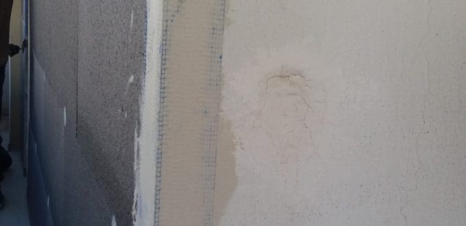 Εξωτερική θερμομόνωση τοίχου σε μπαλκόνι