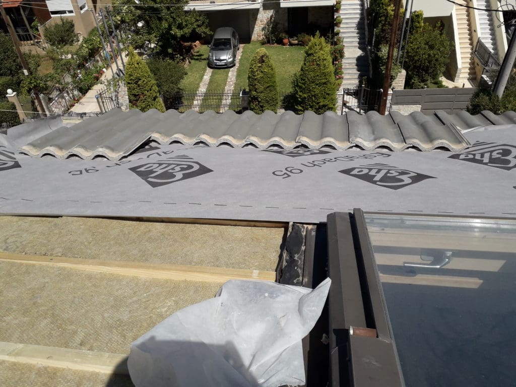τοποθέτηση διαπνέουσας μεμβράνης σε στέγη