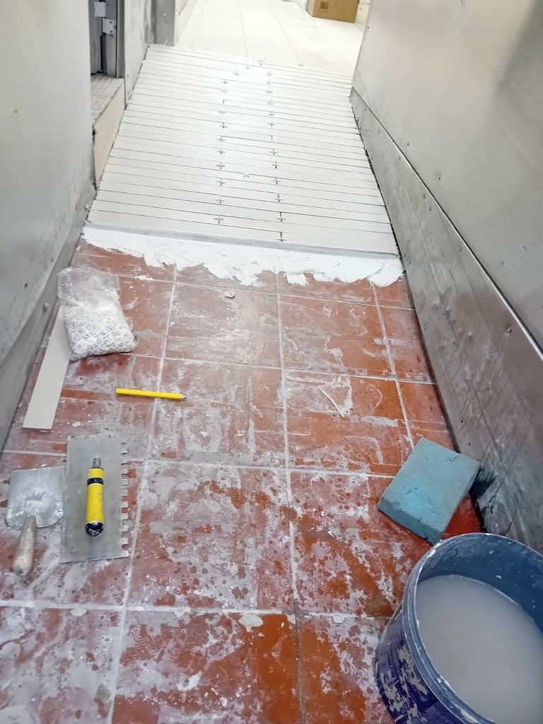 Αντικατάσταση δαπέδου με πλακάκι